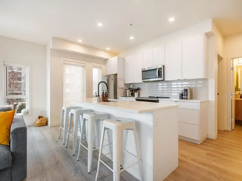 206 610 BRANTFORD STREET - photo 3 of 21