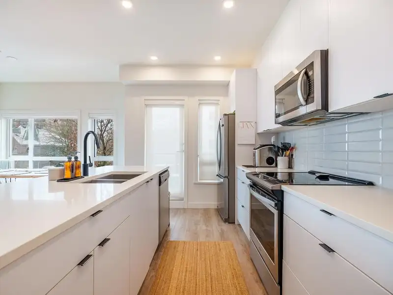 206 610 BRANTFORD STREET - photo 4 of 21