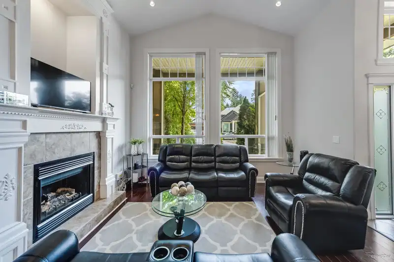 7506 143C STREET - photo 3 of 27