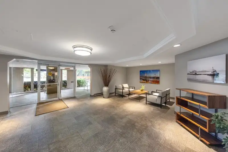 1003 1135 QUAYSIDE DRIVE - photo 2 of 11