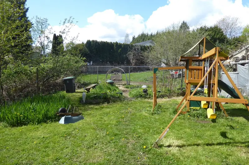 5471 184 STREET - photo 1 of 6