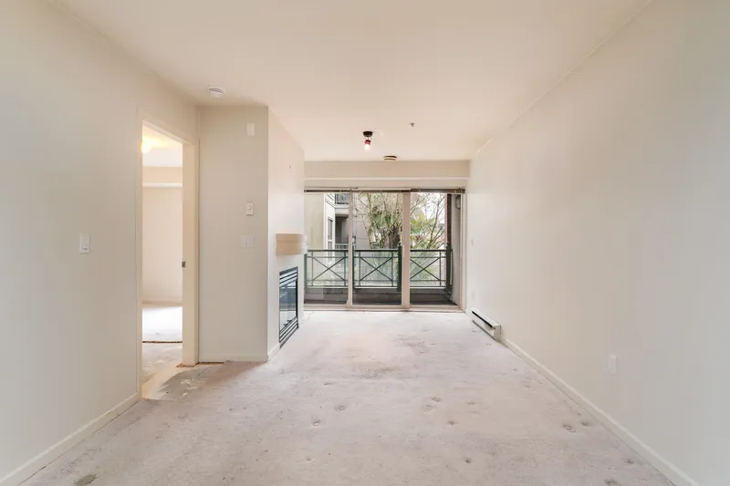 218 332 LONSDALE AVENUE - photo 3 of 25