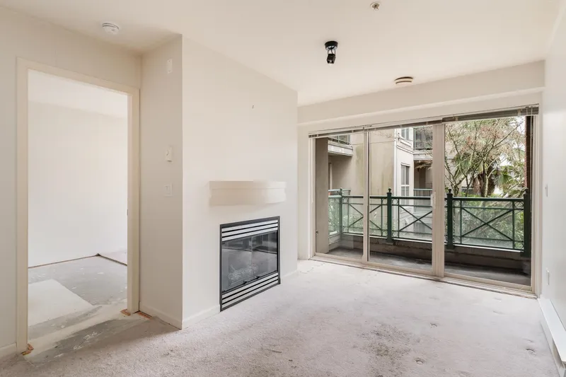 218 332 LONSDALE AVENUE - photo 4 of 25