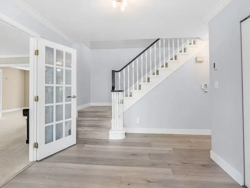 810 ENGLISH BLUFF ROAD - photo 4 of 40