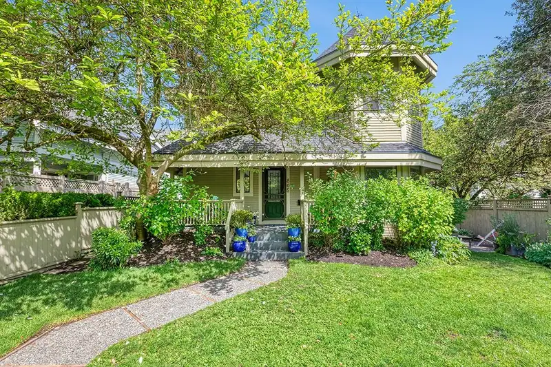 805 W 14TH AVENUE - photo 1 of 33