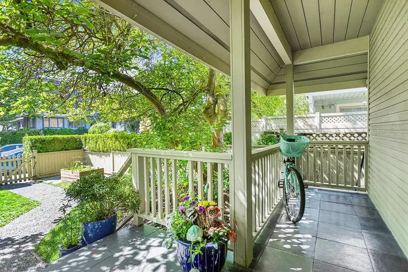 805 W 14TH AVENUE - photo 4 of 33