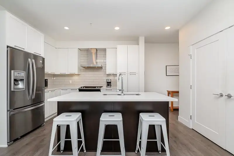 304 22087 49 AVENUE - photo 1 of 35
