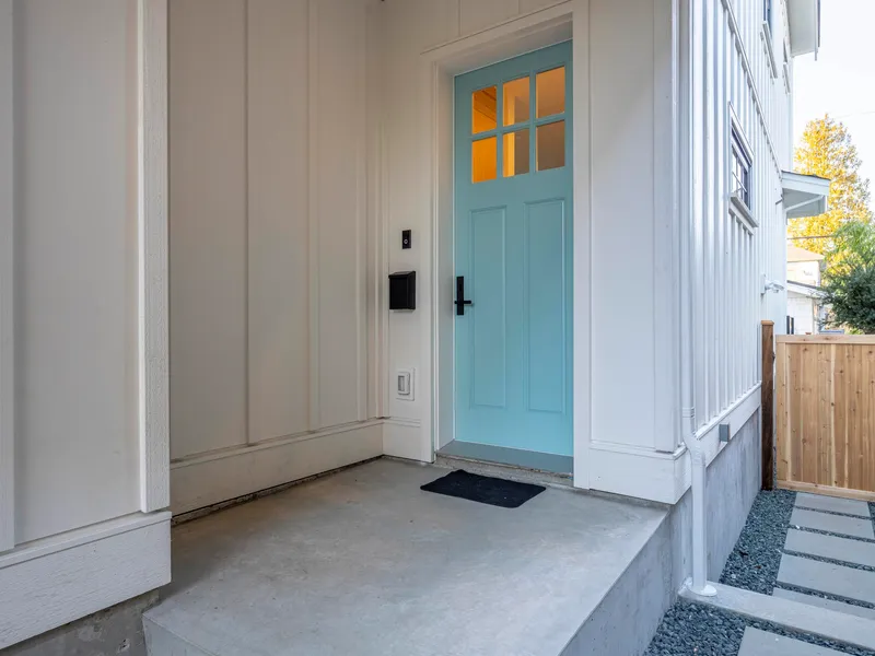 2 3919 W 18TH AVENUE - photo 2 of 25