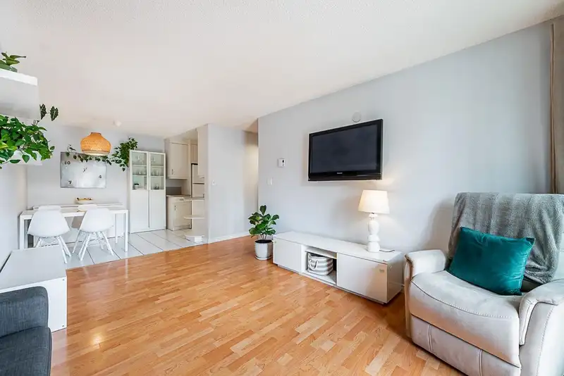 202 1103 HOWIE AVENUE - photo 1 of 26