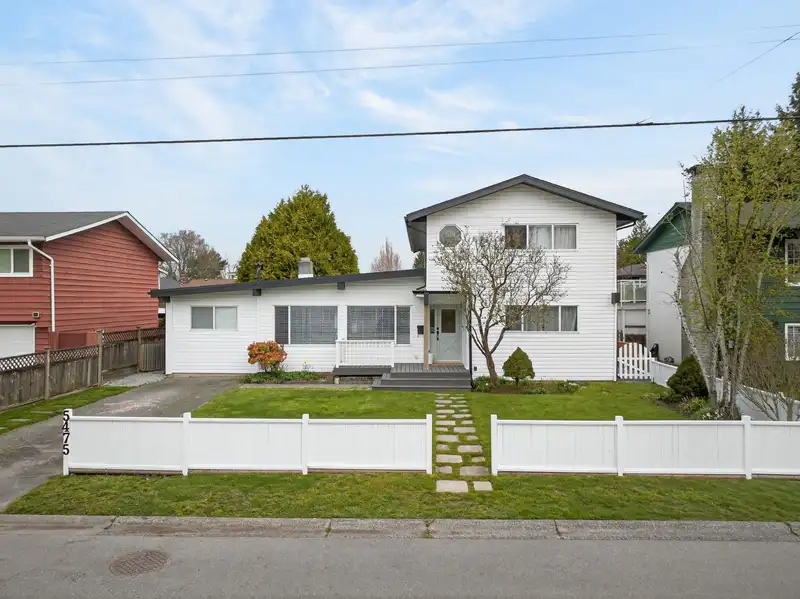 5475 45 AVENUE - photo 1 of 36
