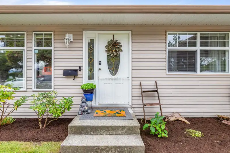 22666 123 AVENUE - photo 2 of 40