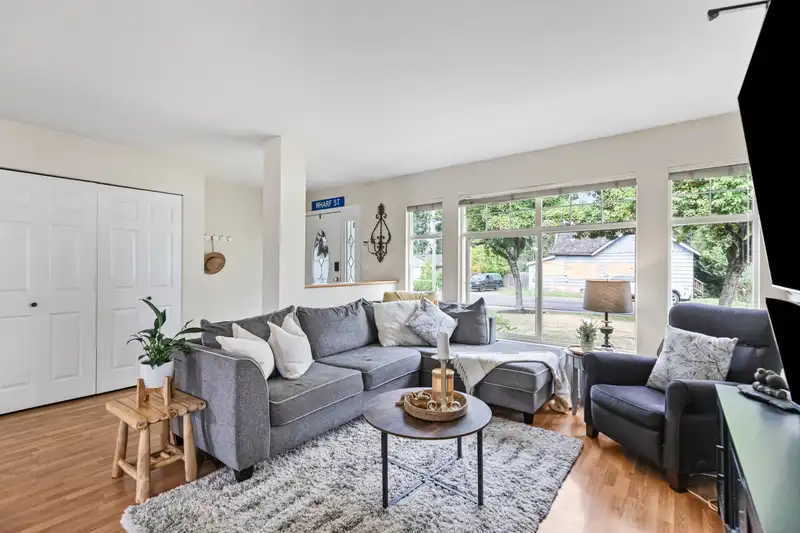 22666 123 AVENUE - photo 3 of 40
