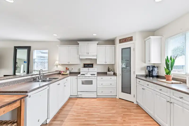22666 123 AVENUE - photo 4 of 40