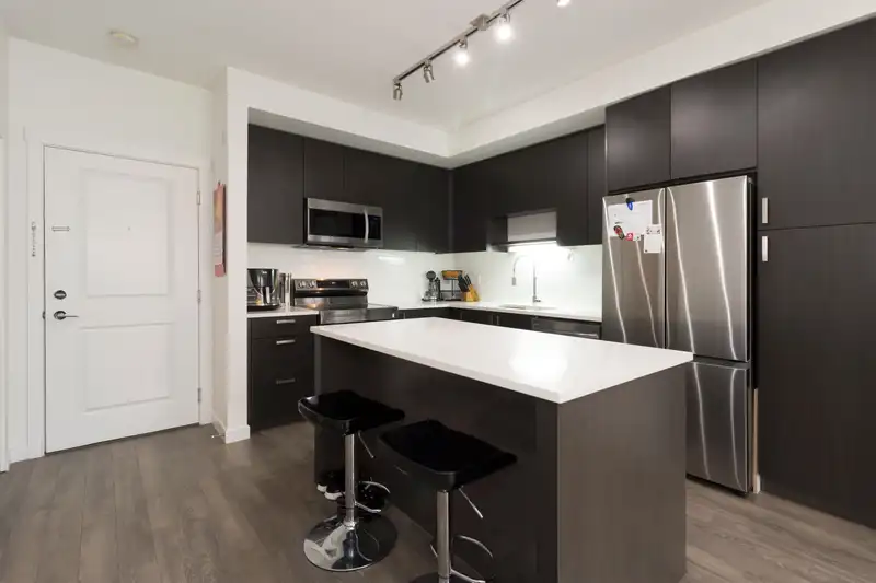 213 15835 85 AVENUE - photo 4 of 24