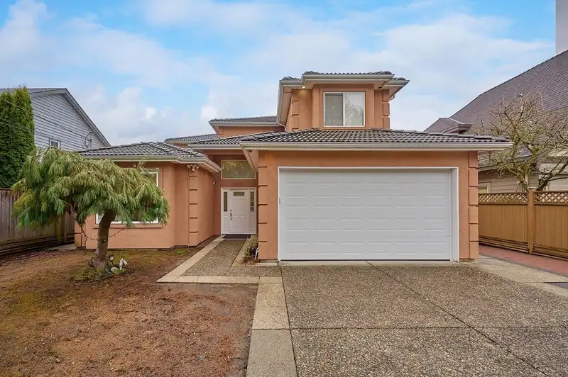 5931 FORSYTH CRESCENT - photo 3 of 29