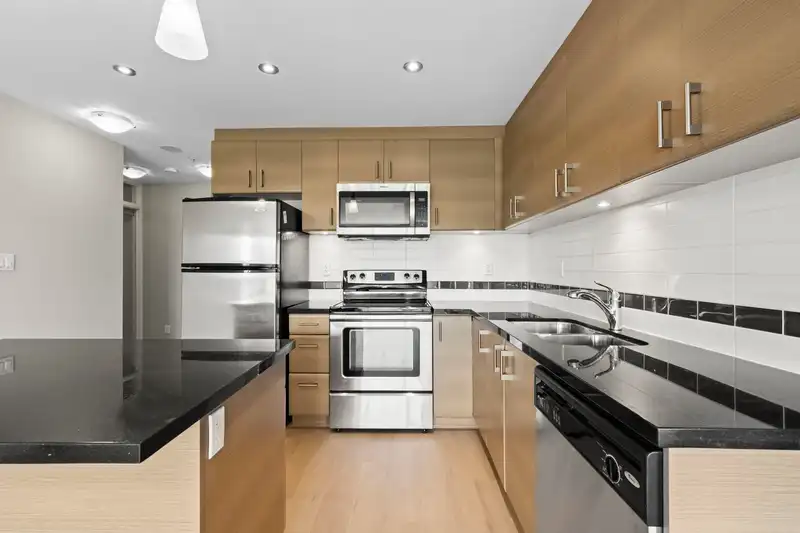 604 12079 HARRIS ROAD - photo 4 of 36