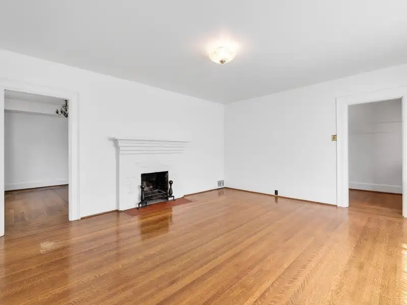 2087 E 26TH AVENUE - photo 3 of 37