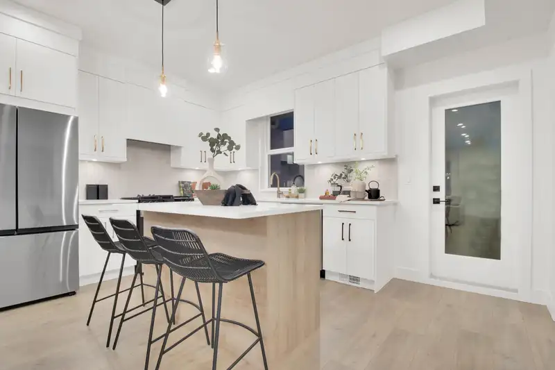 22 12770 105 AVENUE - photo 3 of 35