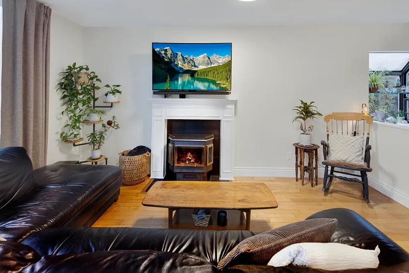 1736 LANGAN AVENUE - photo 4 of 25