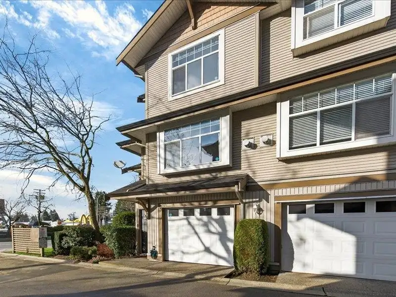 301 9580 PRINCE CHARLES BOULEVARD - photo 2 of 31