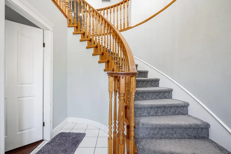 9136 137 STREET - photo 3 of 25