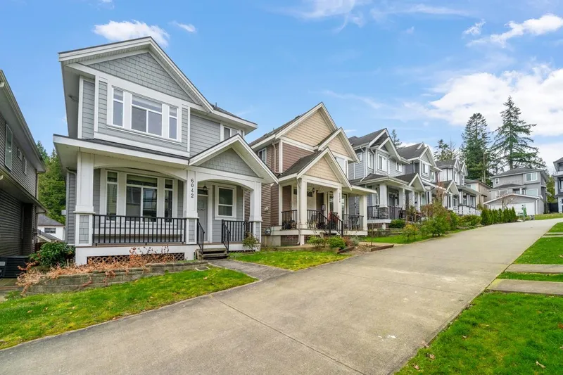 6042 138 STREET - photo 2 of 25