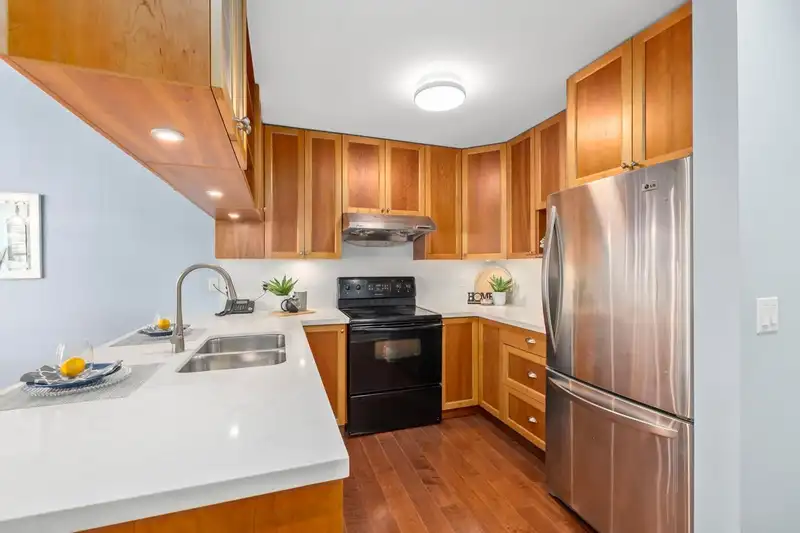 406 15392 16A AVENUE - photo 3 of 25