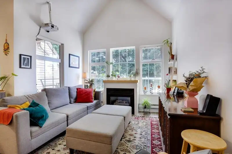 419 5518 14 AVENUE - photo 1 of 26