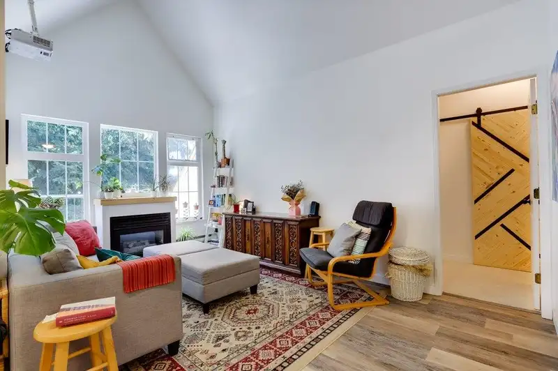 419 5518 14 AVENUE - photo 2 of 26