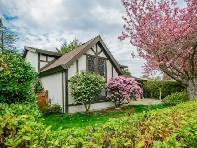 1901 E SOUTHMERE CRESCENT - photo 1 of 25