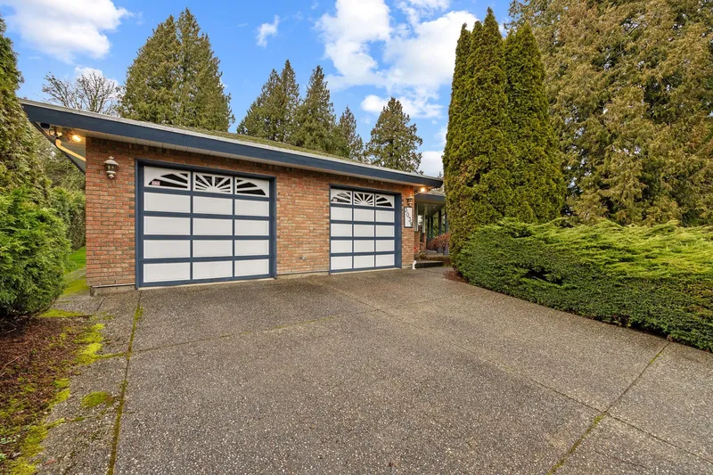 3039 163 STREET - photo 2 of 25