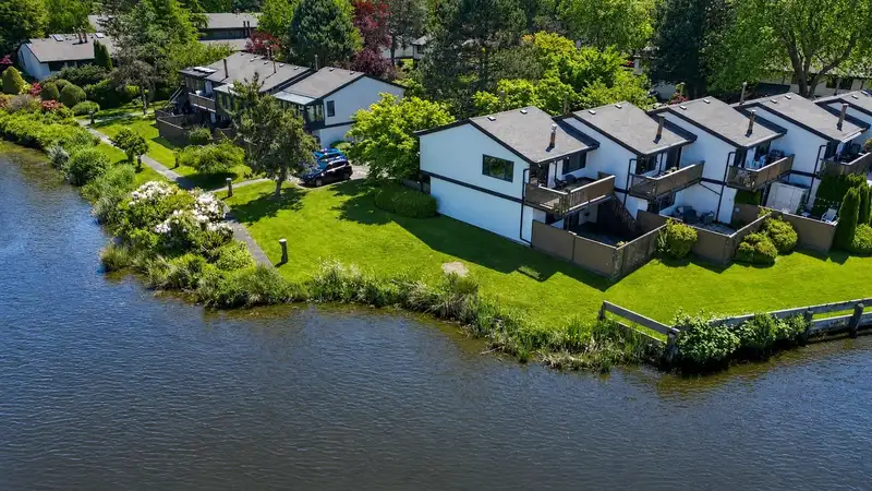 83 11491 7TH AVENUE - photo 4 of 32