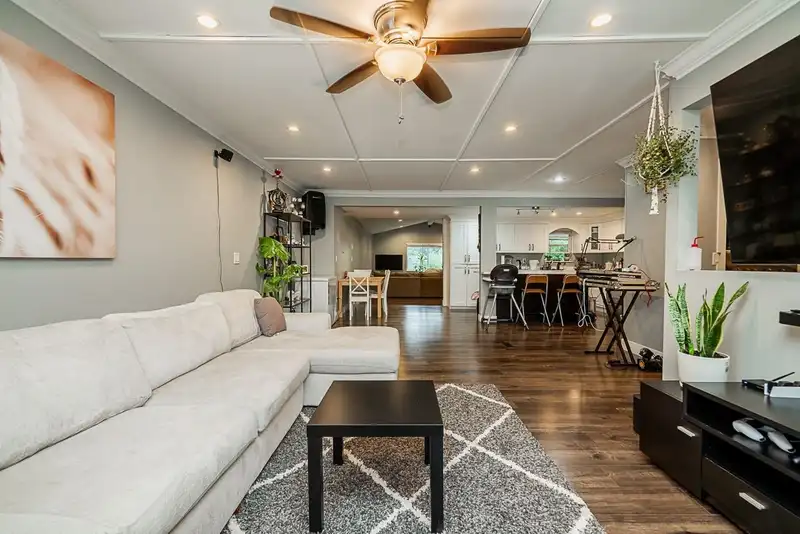 17430 64 AVENUE - photo 3 of 33