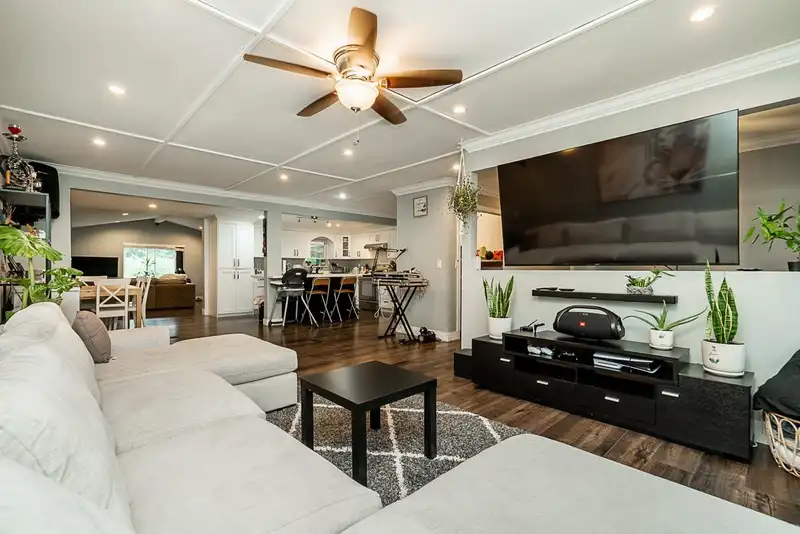 17430 64 AVENUE - photo 4 of 33