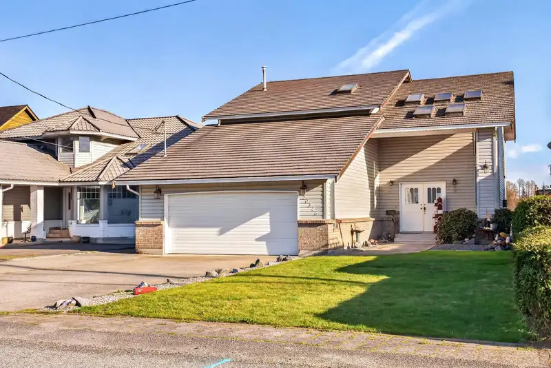 20346 WHARF STREET - photo 1 of 40