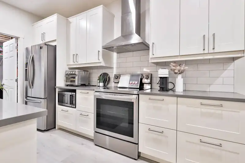 102 14988 101A AVENUE - photo 3 of 21