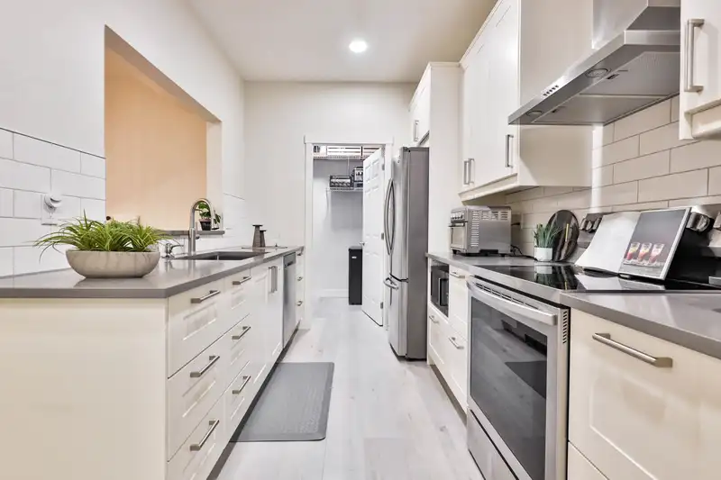 102 14988 101A AVENUE - photo 4 of 21