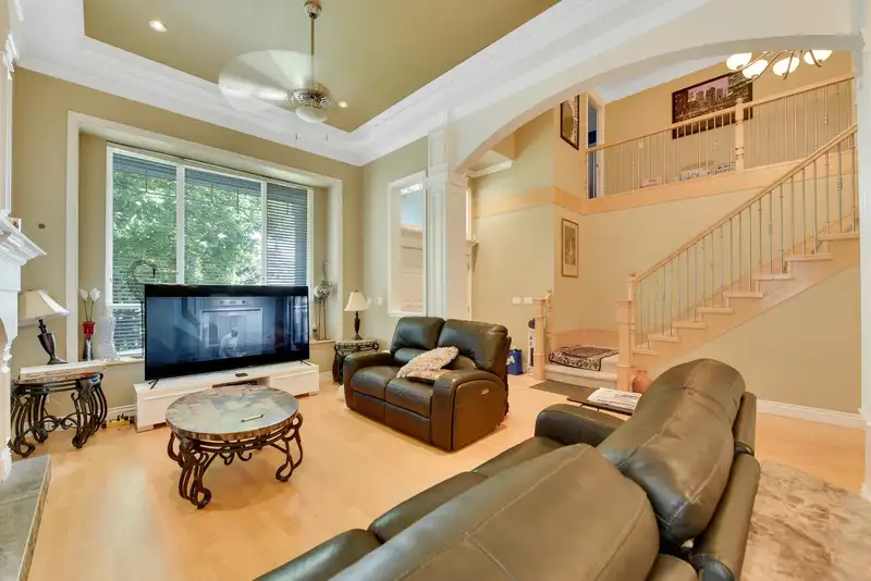 11049 159 STREET - photo 3 of 39