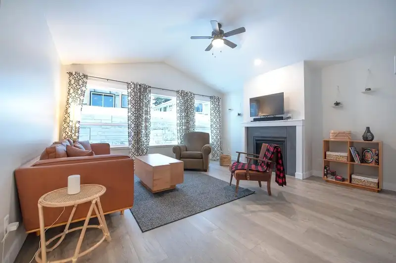 1040 CELIA CRESCENT - photo 3 of 18
