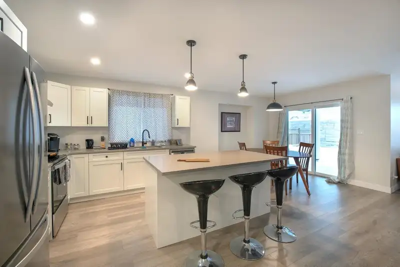 1040 CELIA CRESCENT - photo 4 of 18
