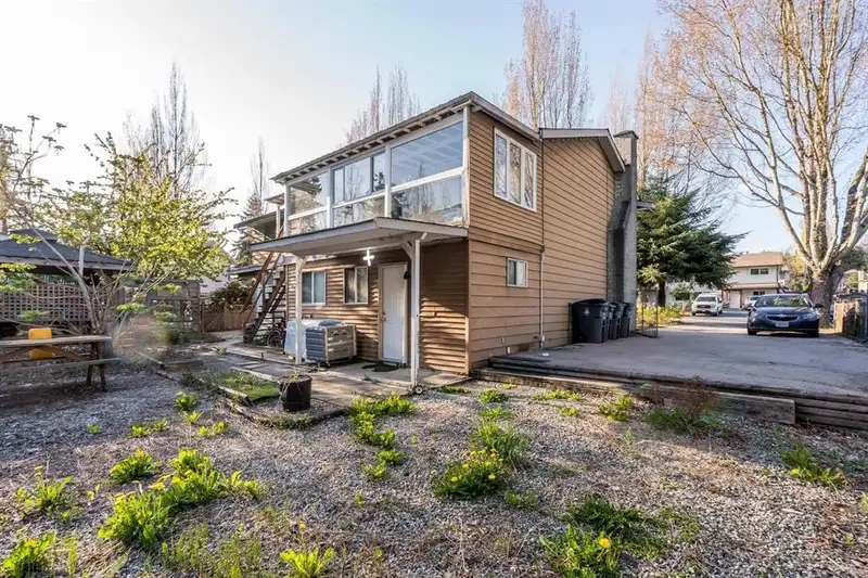 8980 146A STREET - photo 4 of 40