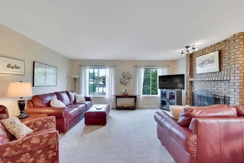 15368 112 AVENUE - photo 3 of 40