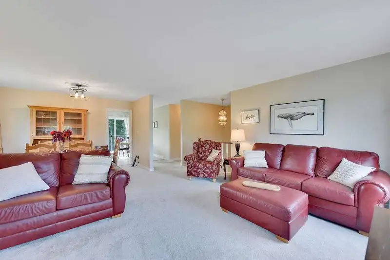 15368 112 AVENUE - photo 4 of 40