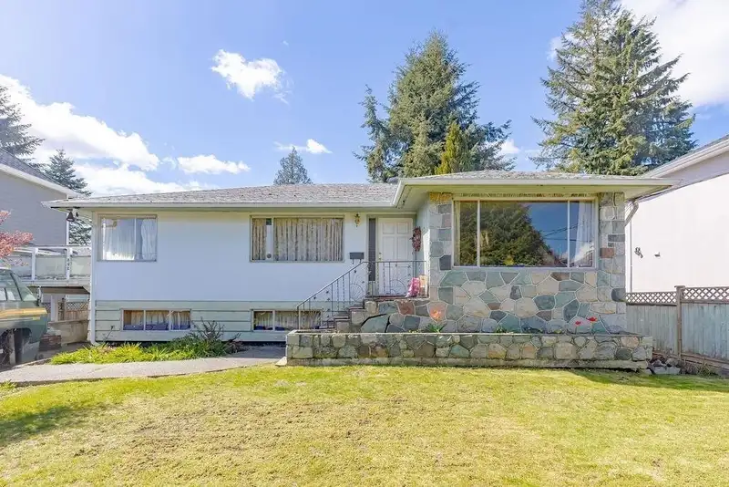 892 MACINTOSH STREET - photo 1 of 4