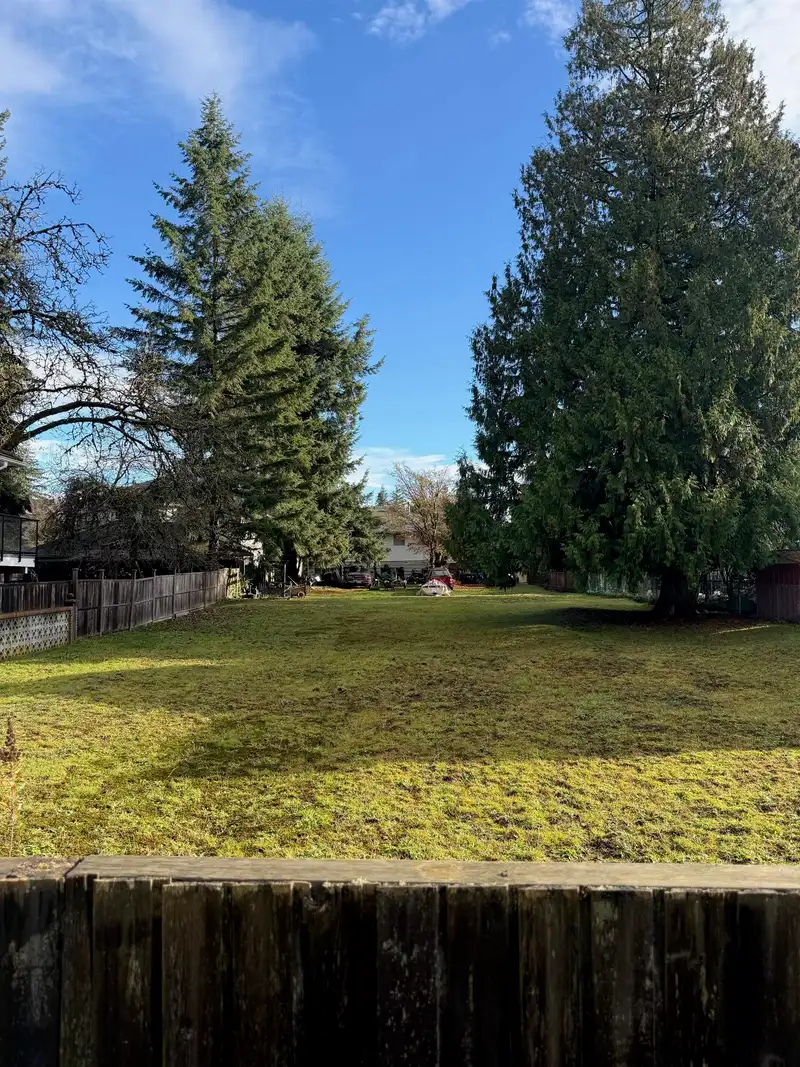 892 MACINTOSH STREET - photo 4 of 4