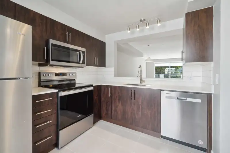 11 2880 W 4TH AVENUE - photo 3 of 33