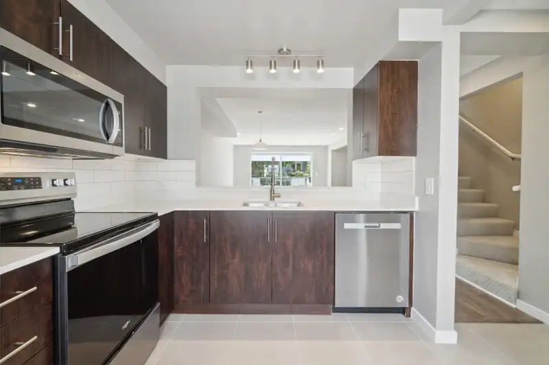 11 2880 W 4TH AVENUE - photo 4 of 33