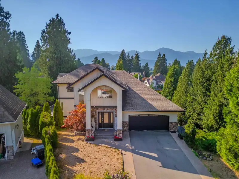 10132 KENSWOOD DRIVE - photo 1 of 40