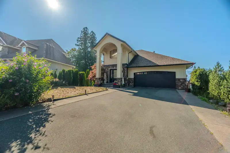 10132 KENSWOOD DRIVE - photo 2 of 40