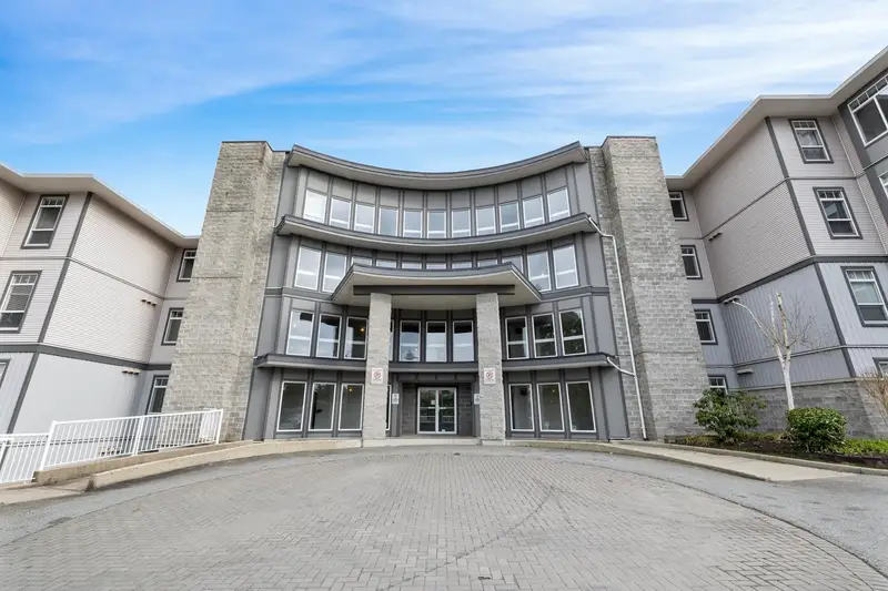 328 13277 108 AVENUE - photo 1 of 25